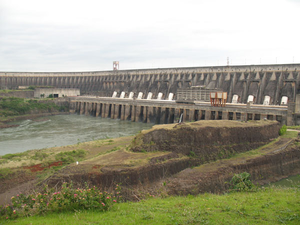 Itaipu-Staudamm